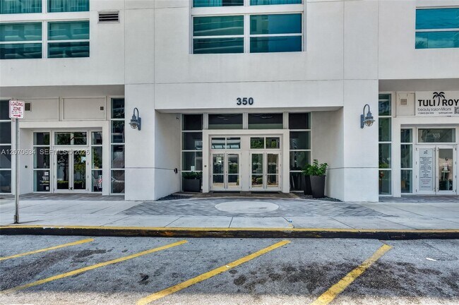 Foto del edificio - 350 NE 24th St