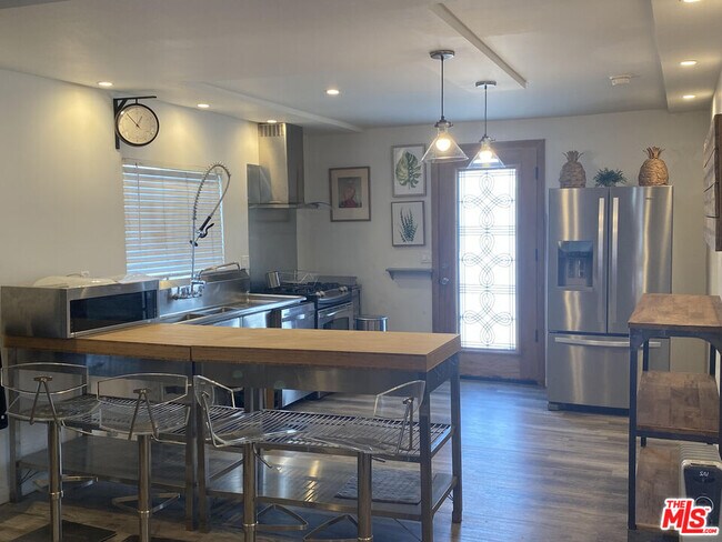 Foto del edificio - 4827 Saturn St