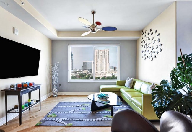 Building Photo - 215 Center St