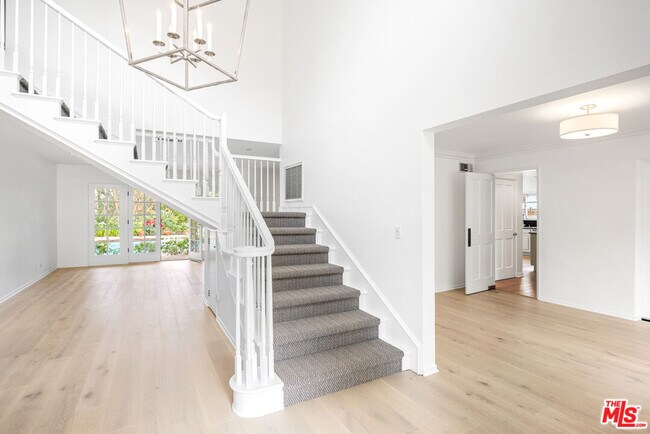 Building Photo - 2178 Linda Flora Dr