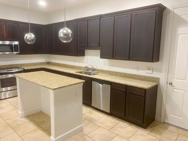 Building Photo - 2812 Plymouth PIace