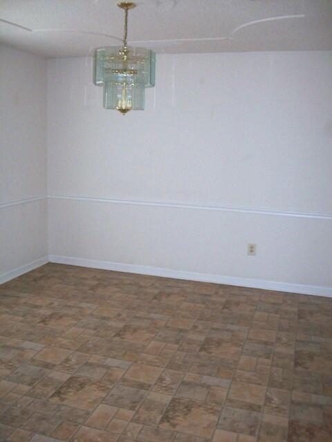 Building Photo - 3816 Crest Dr