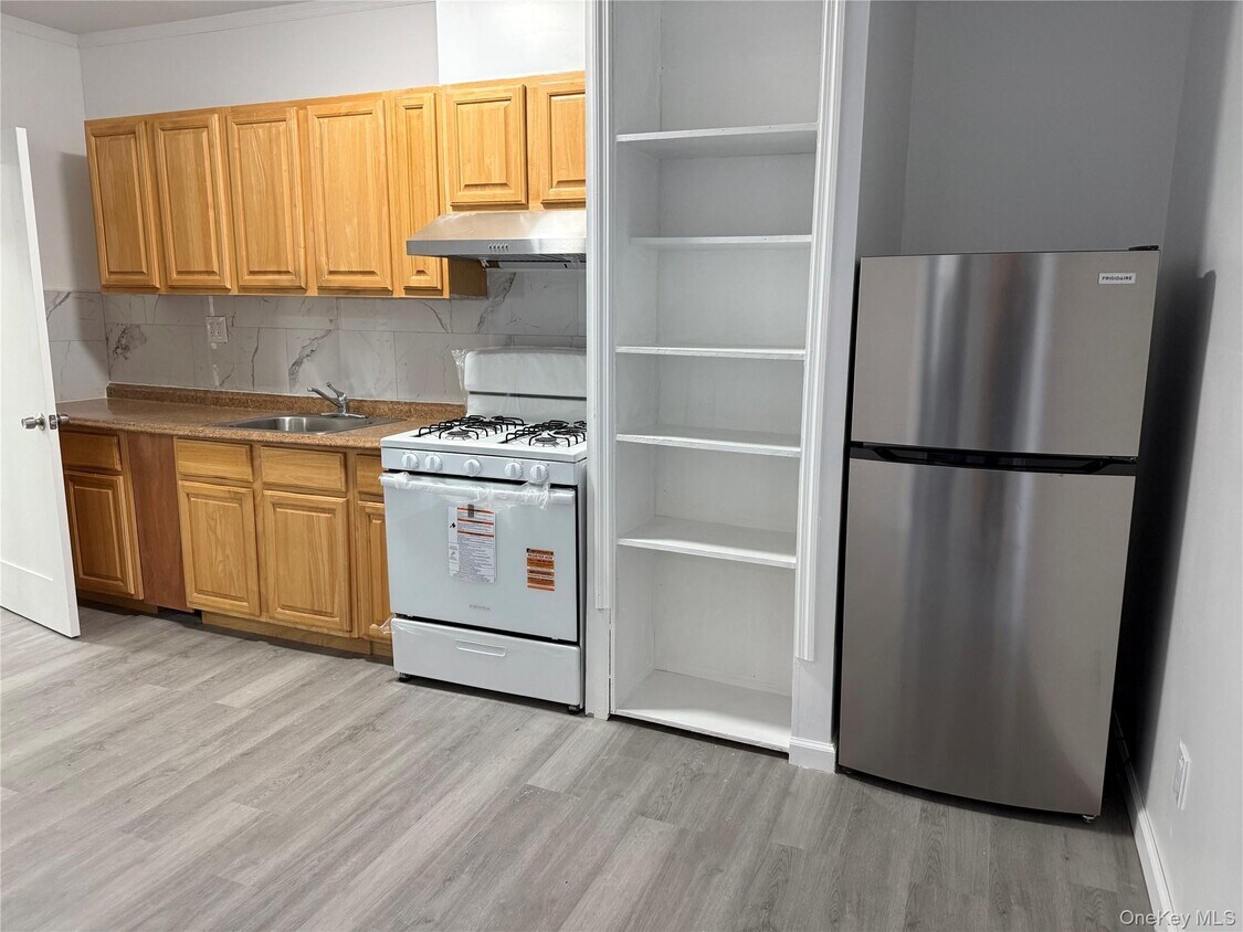 Foto principal - 1964-64 81st St