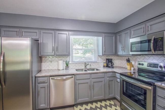 Building Photo - 8800 Nightingale Ln
