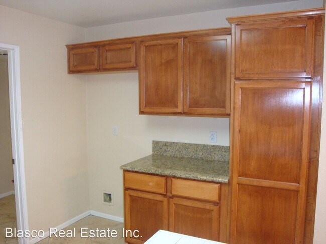 Building Photo - 3 br, 2.5 bath House - 7691 Haven  Ave #C
