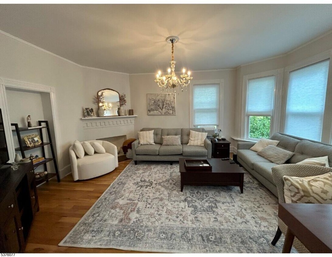 Primary Photo - 318 Claremont Ave