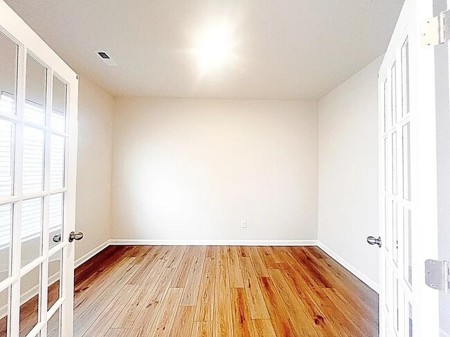 Building Photo - 7 Vine House Dr