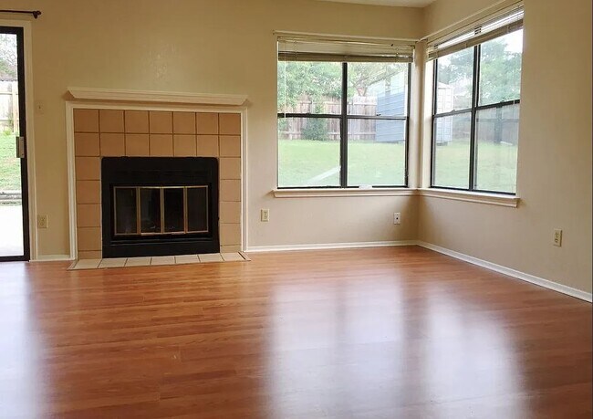 Foto del edificio - 1213 Silverton Ct