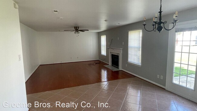 Building Photo - 5 br, 3.5 bath House - 1617 Tree Ridge Rd