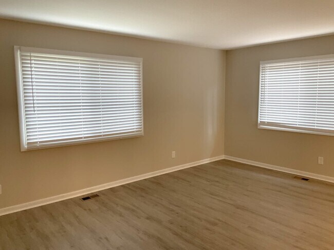 Building Photo - 3034 Woodrow Mnr