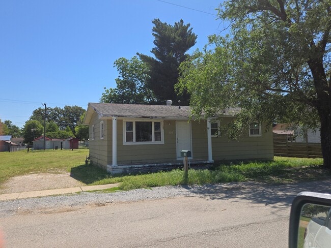Building Photo - 503 N Miller St