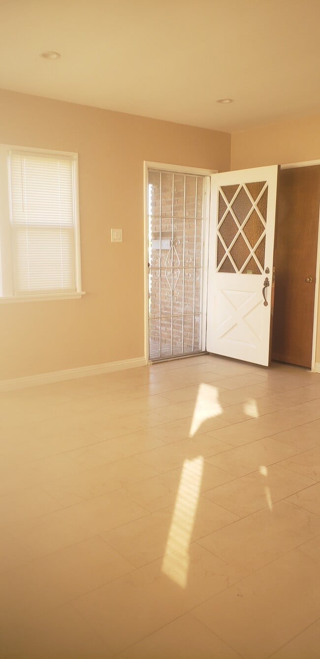 Foto del edificio - 9412 Beverly St