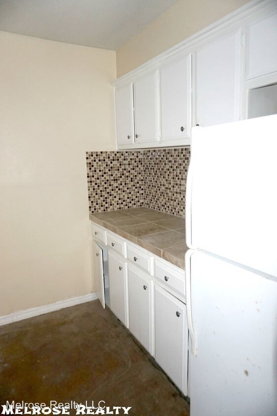 Building Photo - 407 N Baumann Ave