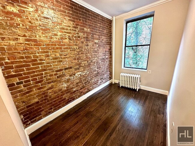 Building Photo - Tenth Avenue