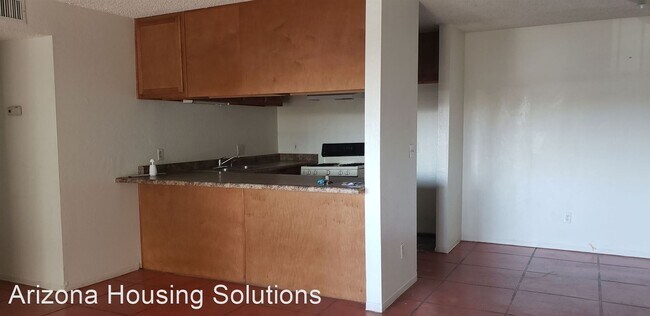 Building Photo - 3 br, 2 bath House - 810 S. Langley Ave. #104