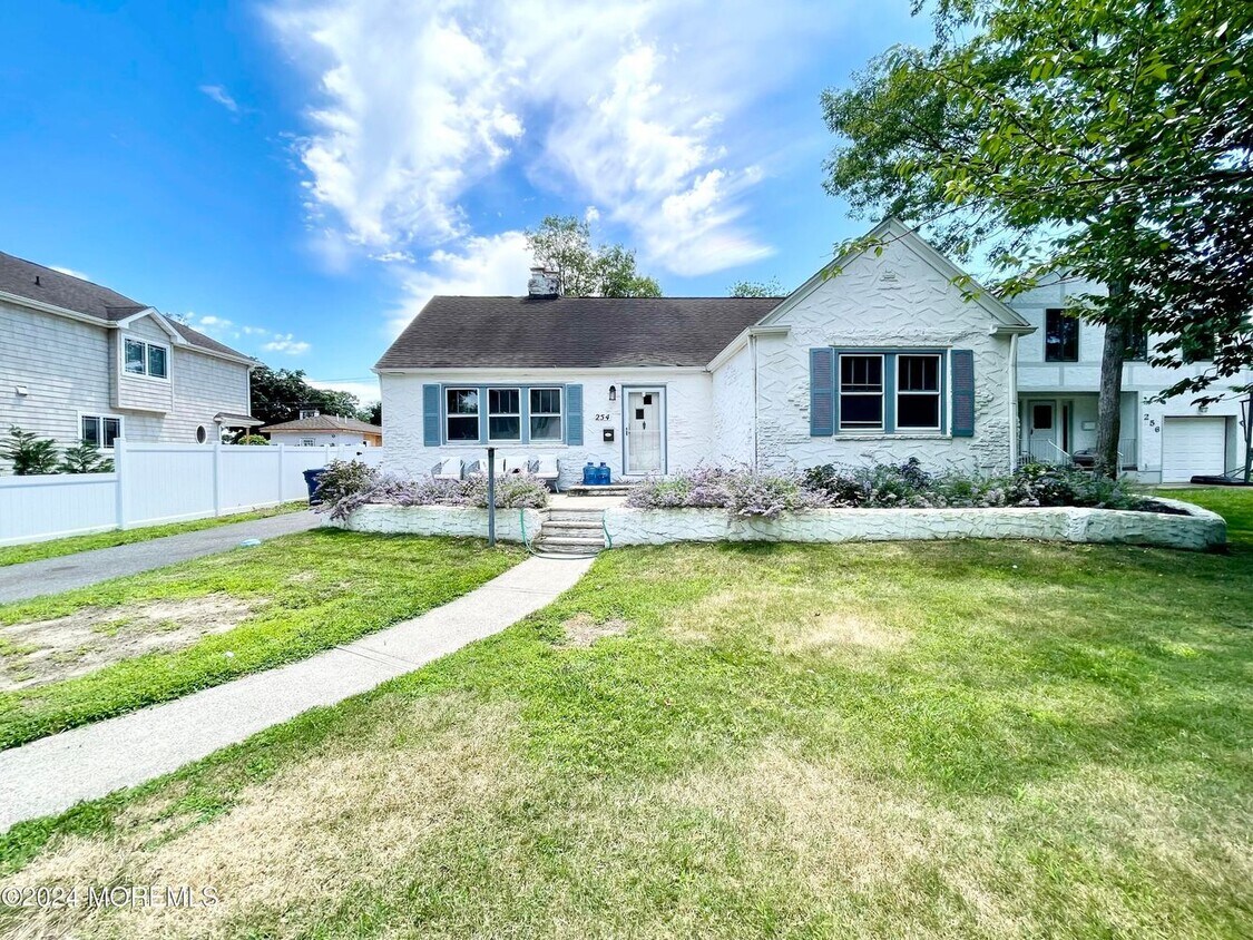 Foto principal - 254 Lawrence Ave