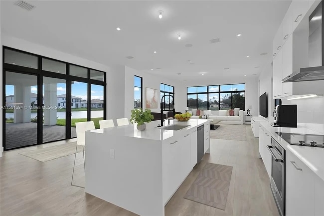 Building Photo - 1580 Shoreline Way