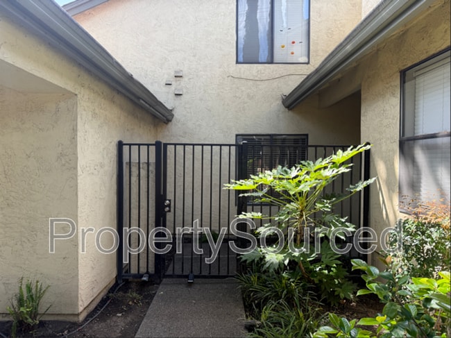 Building Photo - 1633 Porter Way