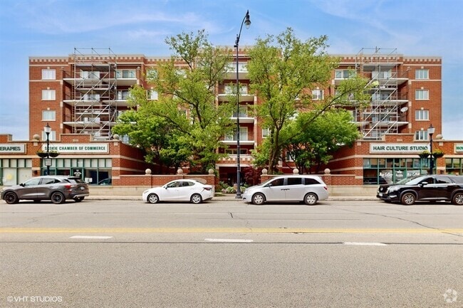 Building Photo - 5000 Oakton St
