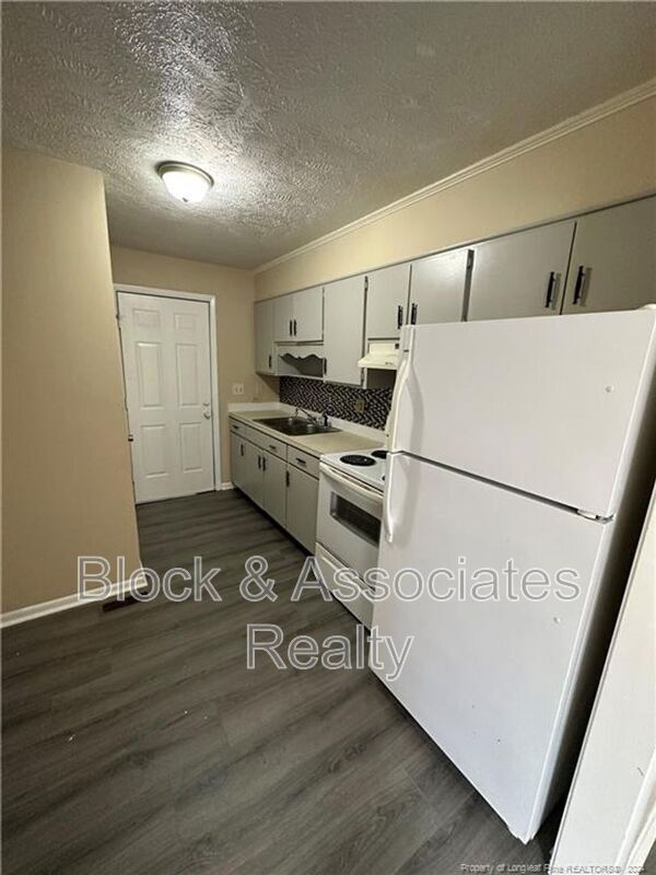 Foto del edificio - 4959 Fieldcrest Dr