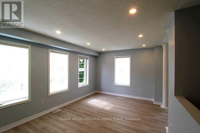 Building Photo - 80 Acorn Pl