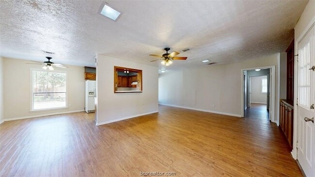 Building Photo - 2812 Adrienne Dr