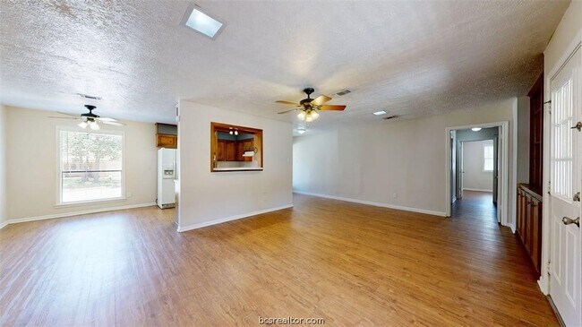 Foto del edificio - 2812 Adrienne Dr