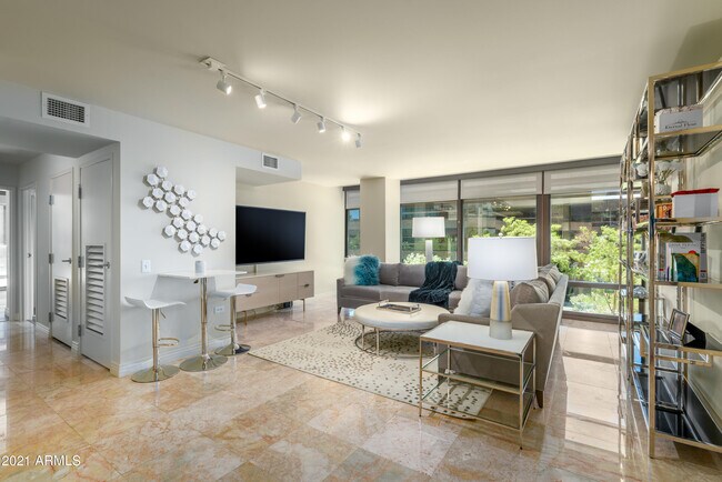 Foto del edificio - 4808 N 24th St