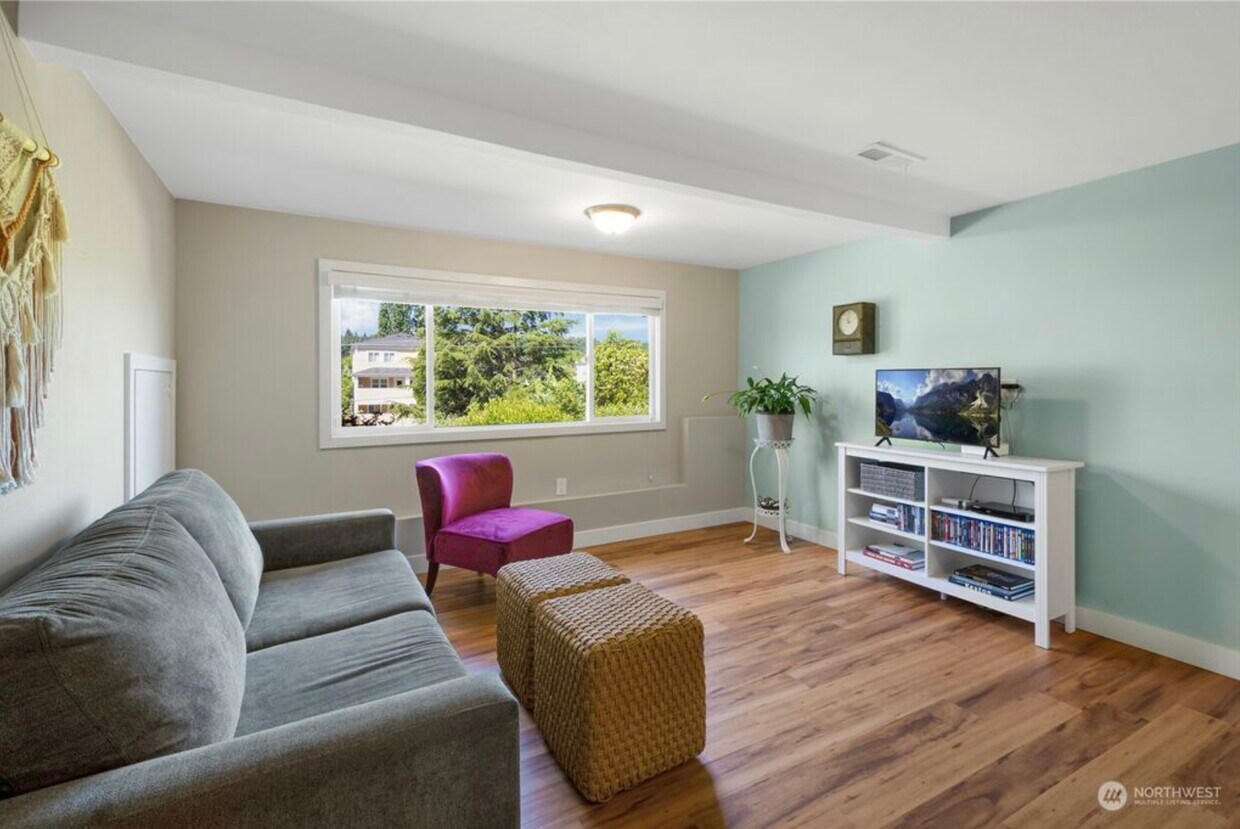 Foto principal - 5430 23rd Ave SW
