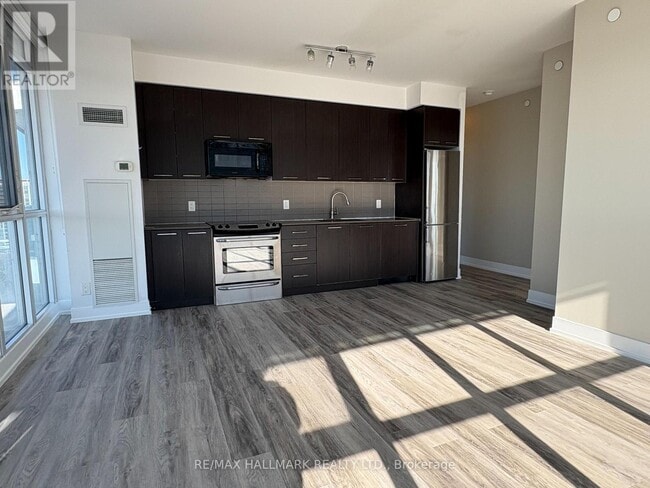 Photo du bâtiment - 9471 Yonge St