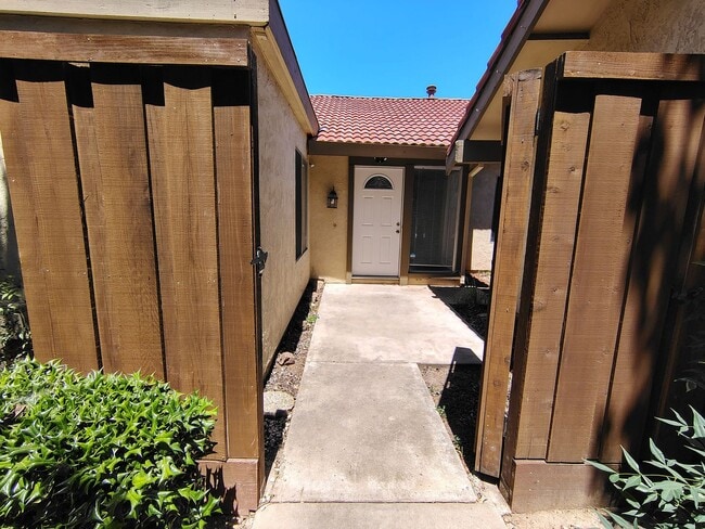 Building Photo - 1005 Sylvan Meadows Dr