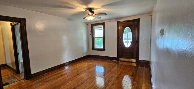 Building Photo - 23 Maple Street Anx