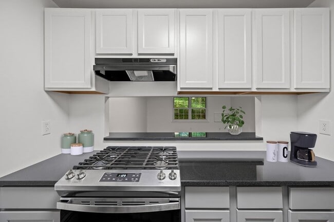 Building Photo - Colonial Hills Apartments