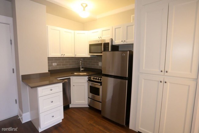 Building Photo - 817 W Lakeside Pl