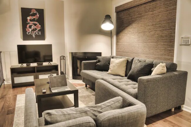 Sala de estar - 2430 Grandview Ave
