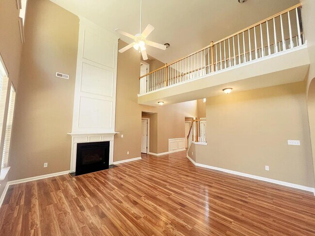 Foto del edificio - 703 Kingsmoor Dr