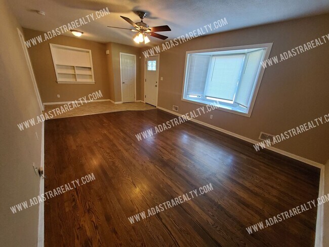 Building Photo - Awesome Location in Waldo-Available NOW!!