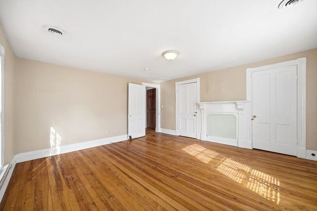 Building Photo - 6 N Washington St