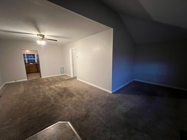 Building Photo - 2051 Lavey St