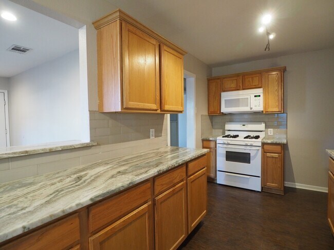Building Photo - 4508 Bennett Ave