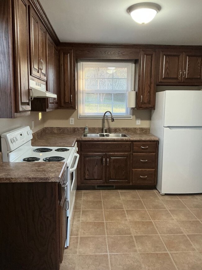 Building Photo - 220 Crossland Ave