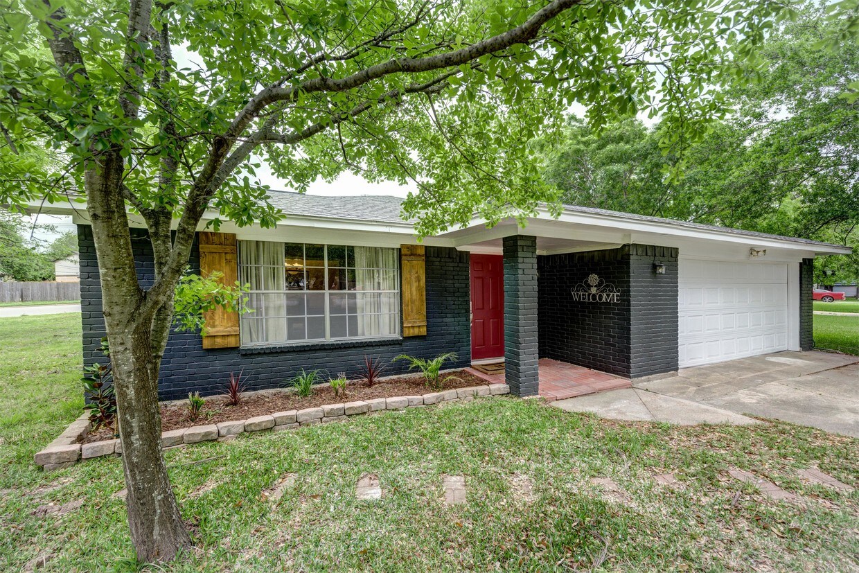 Primary Photo - 1601 Austin Ave