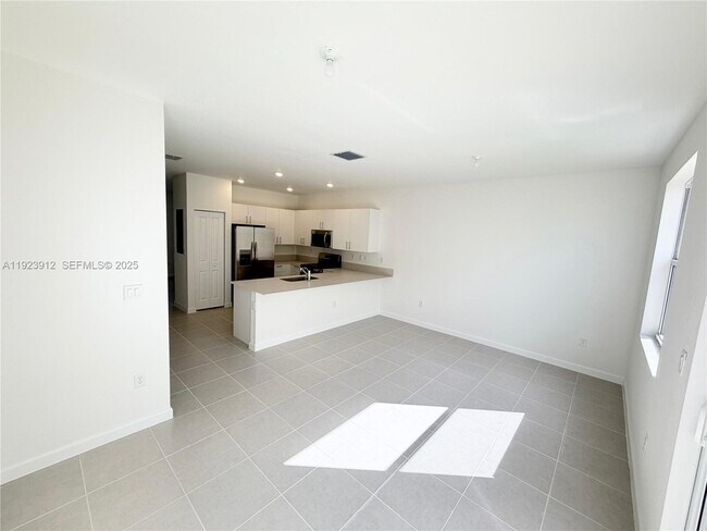 Foto del edificio - 2620 SE 27th Dr