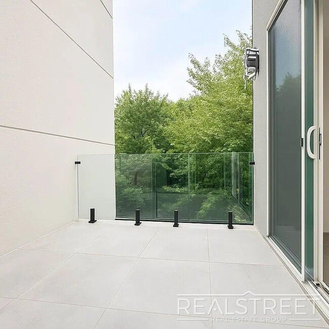 Building Photo - Williamsburg Gem – Brand New 3-Bed, 1.5-Ba...