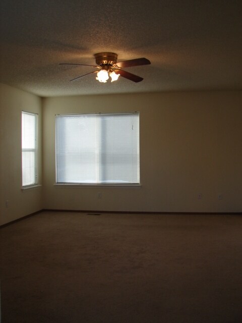 Foto del edificio - 4954 Ardley Drive