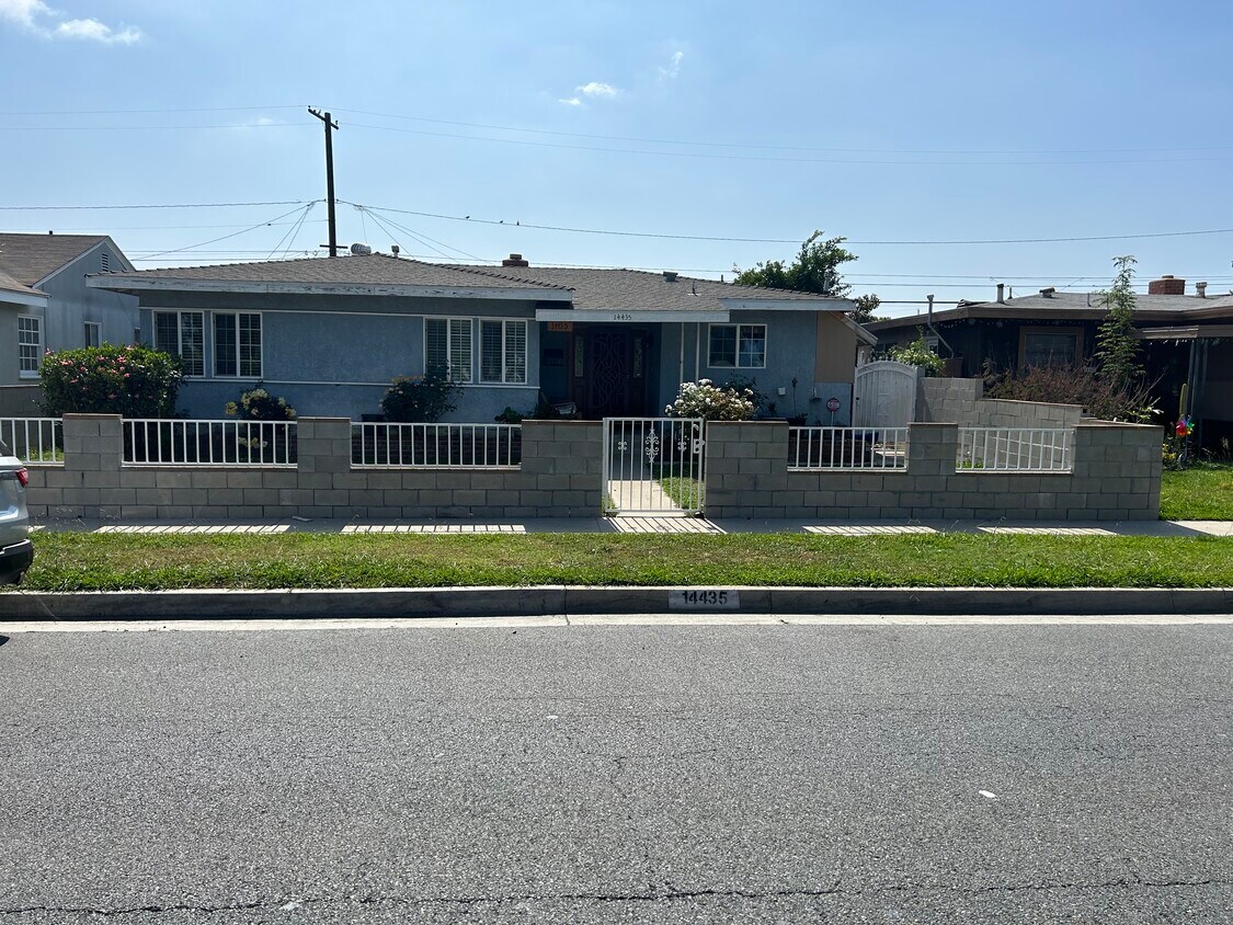 Primary Photo - 14435 Studebaker Rd