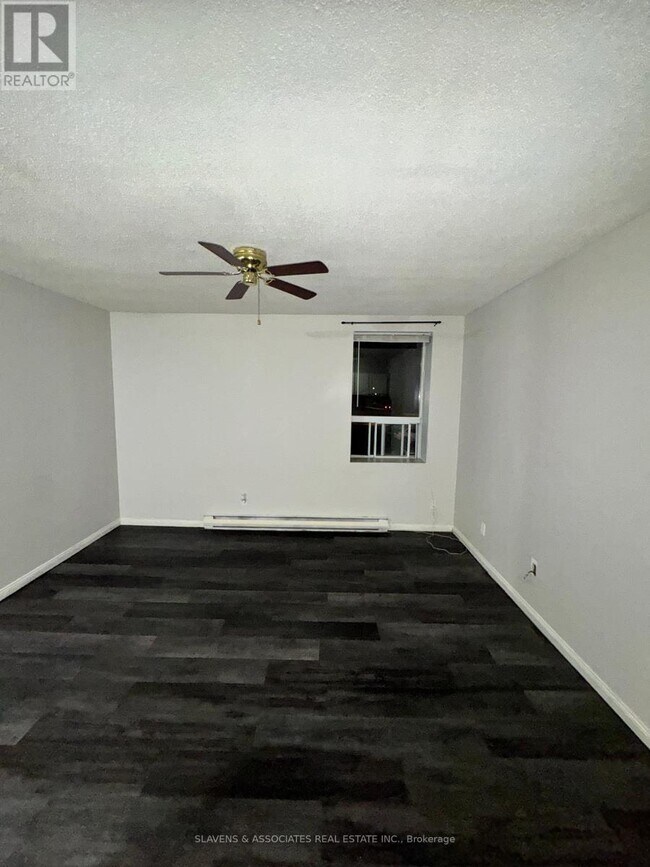 Photo du bâtiment - 45 King Ave E