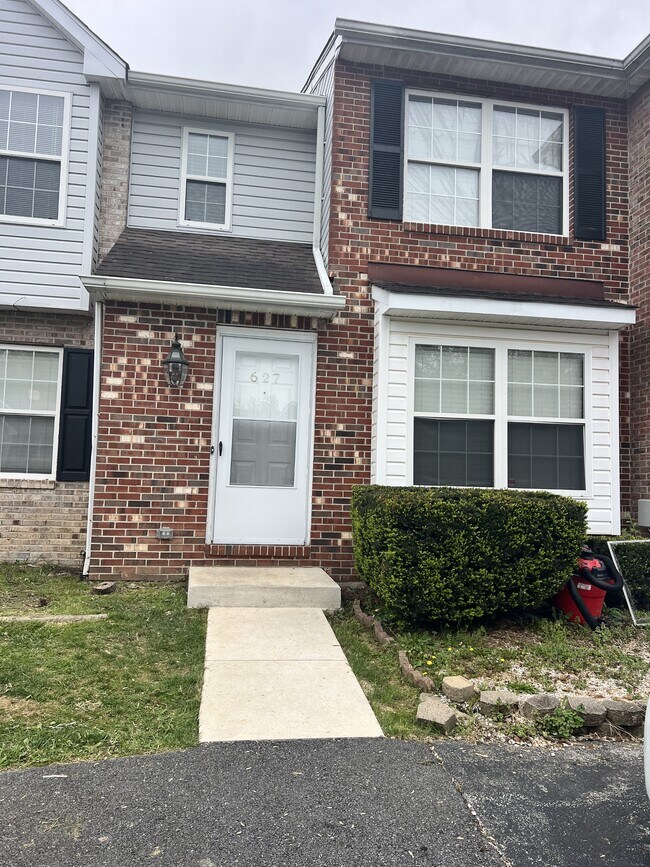 Foto del edificio - 627 Candlestick Ln