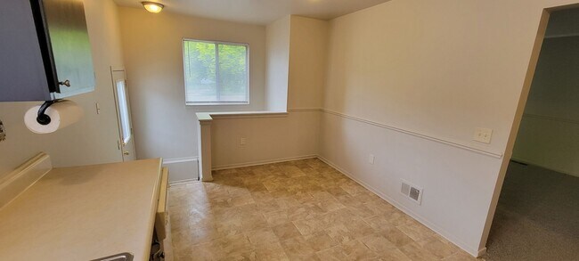 Foto del edificio - Move In Ready Home In Clinton Township