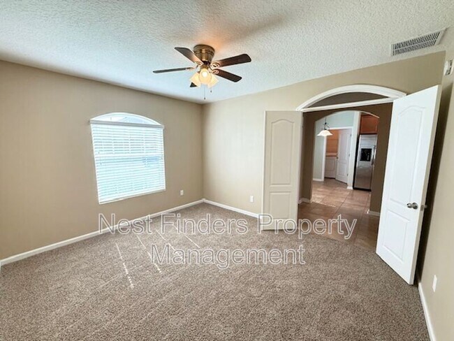 Foto del edificio - 551 Glendale Ln